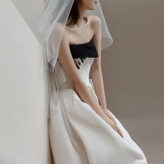 Curve Neck Satin Sheath Bridal Gown Wedding Dress with Pocket