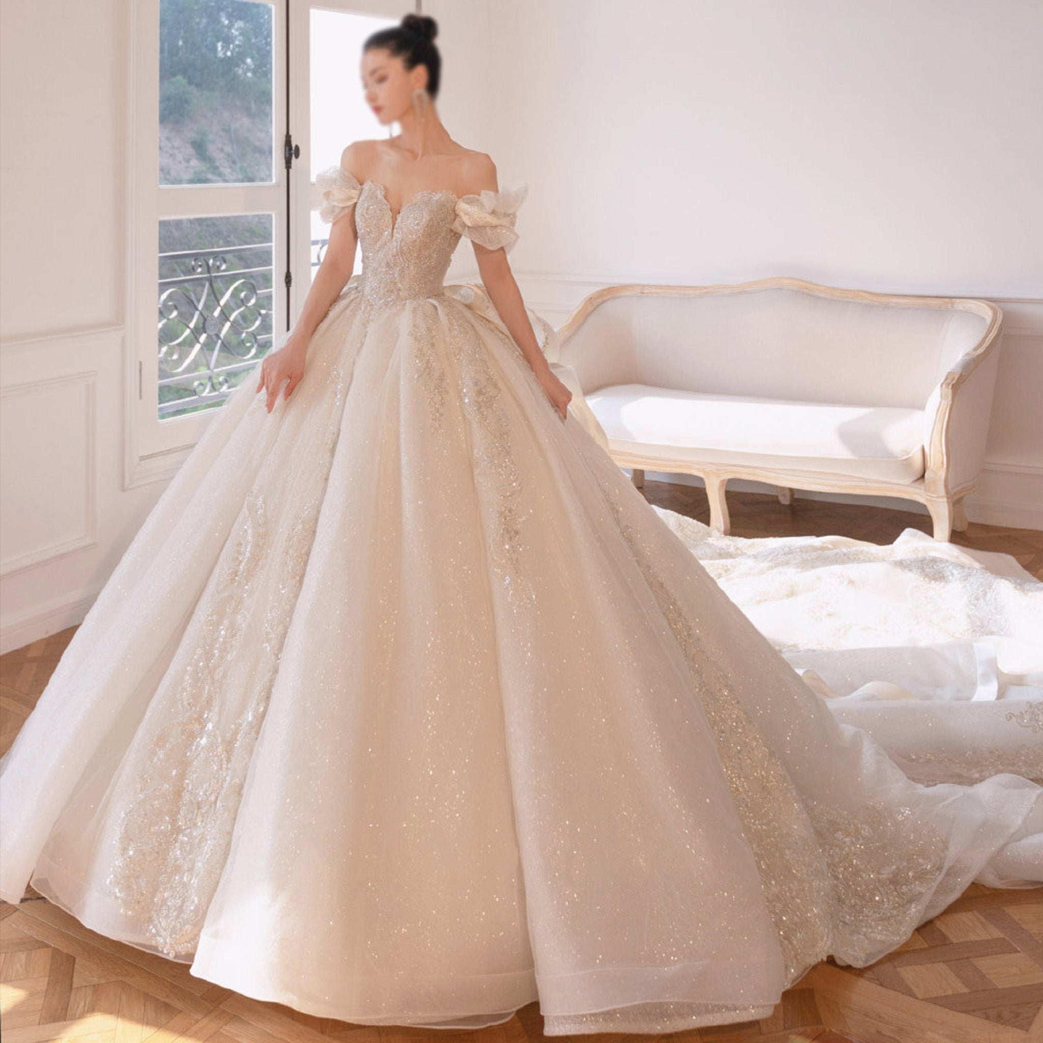 Vestidos de novia de cola larga con purpurina de lujo con hombros