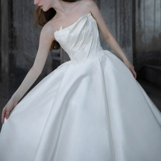 Strapless Satin Wedding Dresses Elegant Bridal Gowns 2023