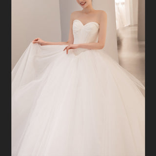 Bonned Bodice Puffy Skirt Ball Gown Wedding Dress with Big Train