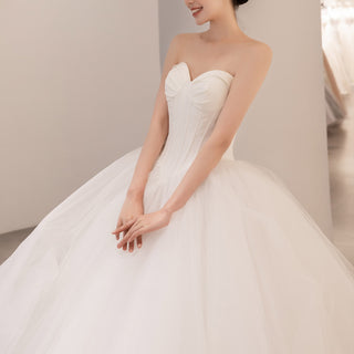 Bonned Bodice Puffy Skirt Ball Gown Wedding Dress with Big Train