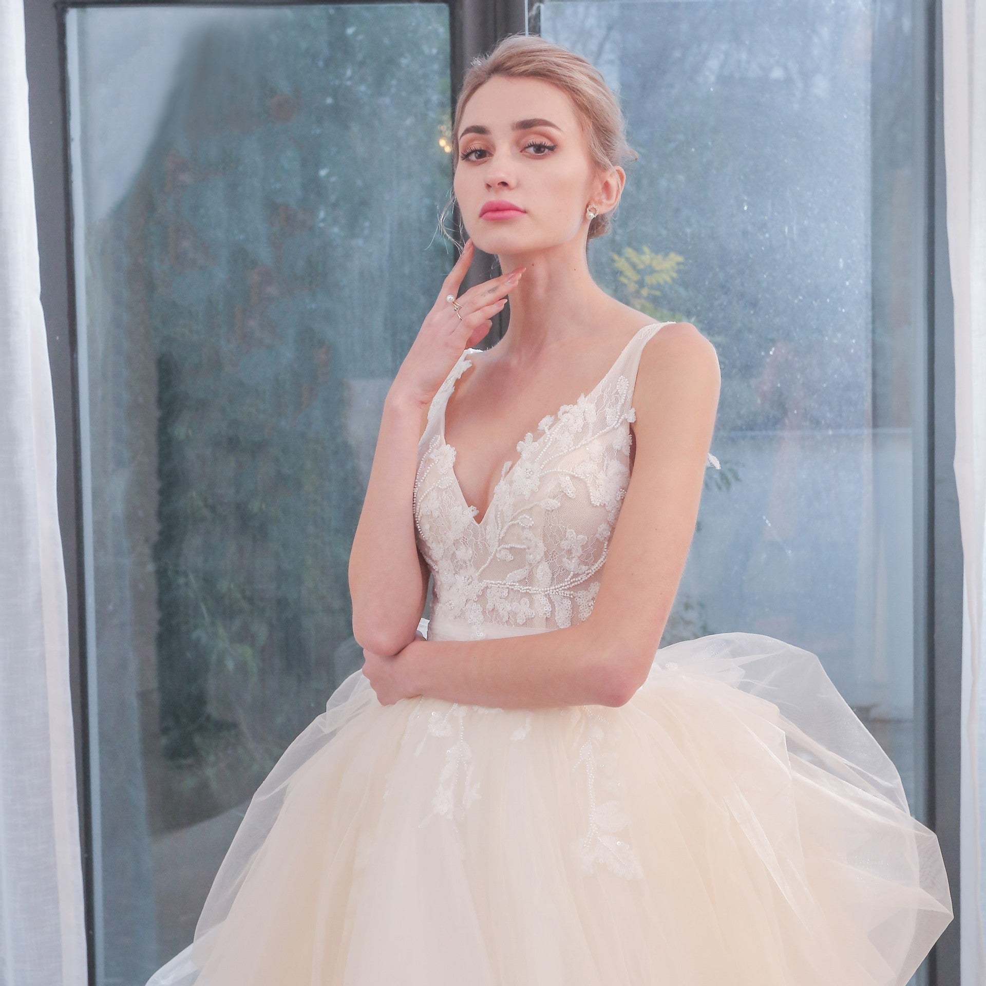 Tulle Tank V-Neck Ball Gown Wedding Dress With Layered Skirt - Rosymae
